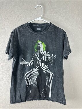Unisex Dark Gray Beetlejuice Graphic T-Shirt Size M
